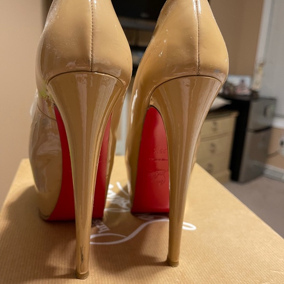 Heels - Picture 2 of 5